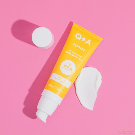 Q+A Peptid Anti-Aging Täglicher Sonnenschutz LSF 50: Leicht, Nicht Klebrig, Breitspektrum-UVA/UVB, Kollagen-Boostend, Feuchtigkeitsspendend, Strahlungsfördernd, 95% Natürlich, Vegan, Gesichts-SPF 50ml
