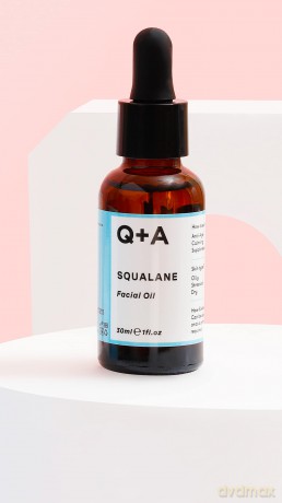 Q+A Squalane Gesichtsöl. Ein für Veganer geeignetes, extrem feuchtigkeitsspendendes Gesichtsöl, das aus Olivenöl gewonnen wird. 30 ml