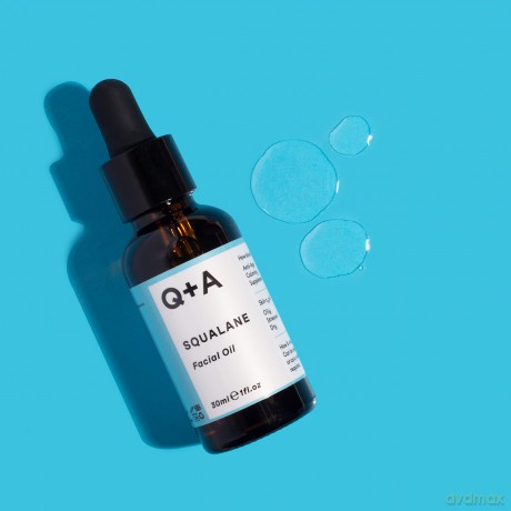 Q+A Squalane Gesichtsöl. Ein für Veganer geeignetes, extrem feuchtigkeitsspendendes Gesichtsöl, das aus Olivenöl gewonnen wird. 30 ml