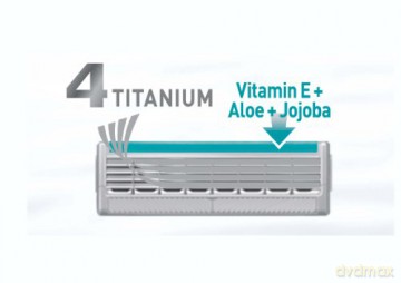 Wilkinson Sword Quattro Titanium Sensitive Rasierklingen für Herren Rasierer, 8 St