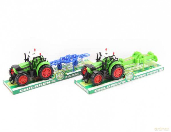 Traktor z maszyną