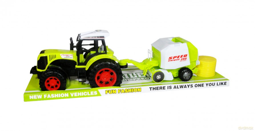 Traktor z maszyną