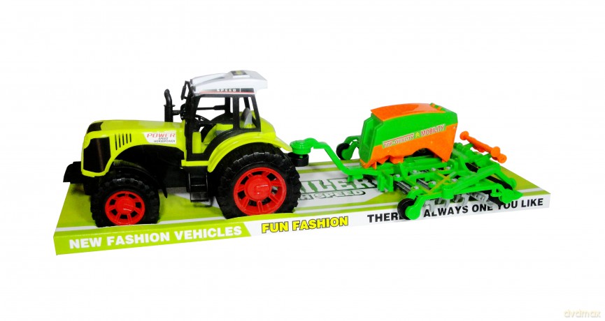 Traktor z maszyną