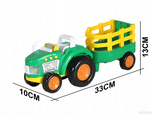 Traktor z farmerem i przyczepą 2000634