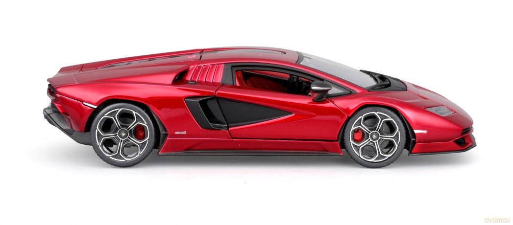 BBU 1:24 Lamborghini CountachLPI 800-4 Red 21102RD