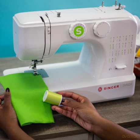 Singer SM024 Sewing Maching White & Red