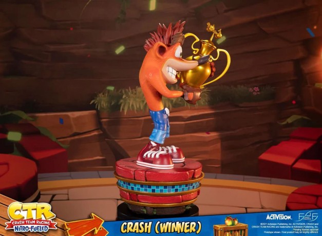 First4Figures - Crash Team Racing Nitro-Fueled (Crash Winner) RESIN /Figure [FIGURKA]