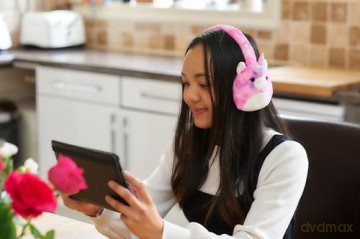 Squishmallows - Plush Bluetooth Headphones - Lola (608074)