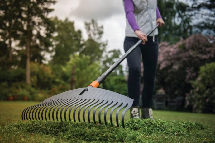 Fiskars - QuikFit Leaf Rake (Large)
