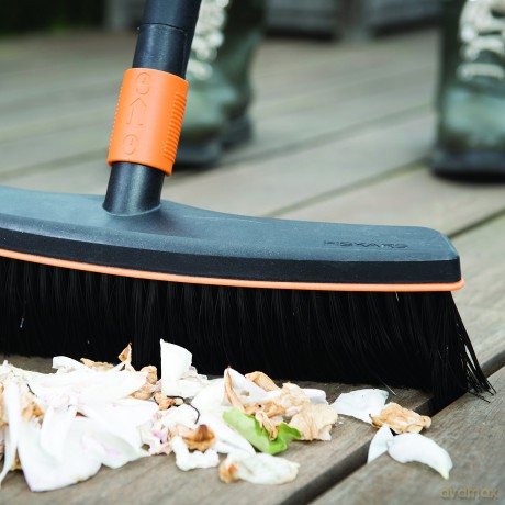 Fiskars - QuikFit Patio Broom