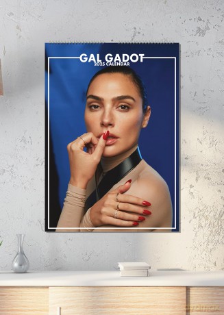 Gal Godot: 2025 Calendar [KALENDARZ]