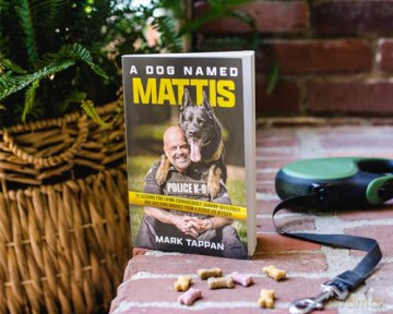 A Dog Named Mattis: 12 Lessons for Living Courageously, Serving Selflessly, and Building Bridges from a Heroic K9 Officer - Mark Tappan [KSIĄŻKA]
