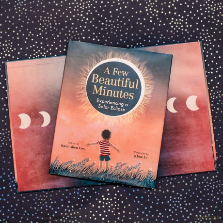 A Few Beautiful Minutes: Experiencing a Solar Eclipse - Kate Allen Fox [KSIĄŻKA]