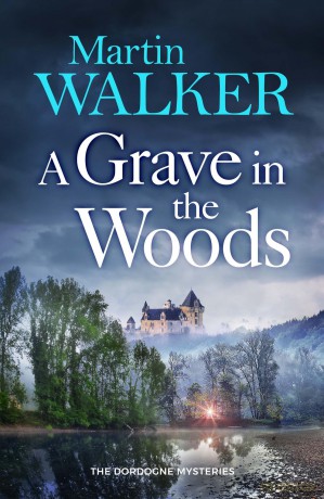 A Grave in the Woods (The Dordogne Mysteries) - Martin Walker [KSIĄŻKA]