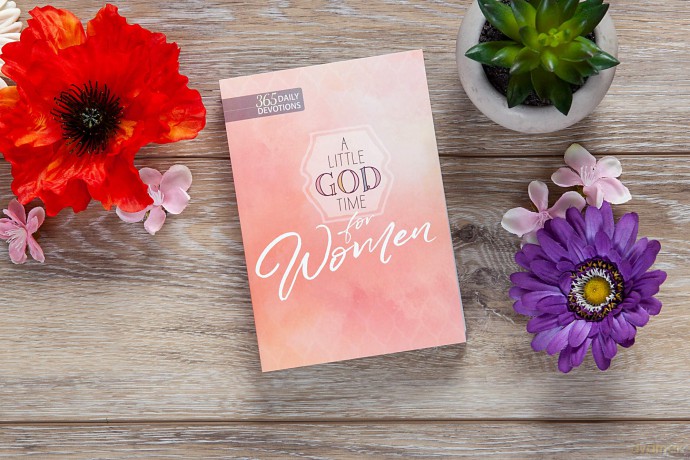 A Little God Time for Women: 365 Daily Devotions (Hardcover) Motivational Devotionals for Women of All Ages, Perfect Gift for Friends, Family, Birthdays, Holidays, and More [KSIĄŻKA]