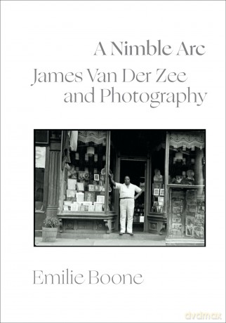 A Nimble Arc: James Van Der Zee and Photography (The Visual Arts of Africa and its Diasporas) - Emilie Boone [KSIĄŻKA]