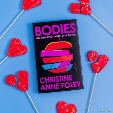 Bodies: The 'It Girl' Book of the Year - Christine A Foley [KSIĄŻKA]