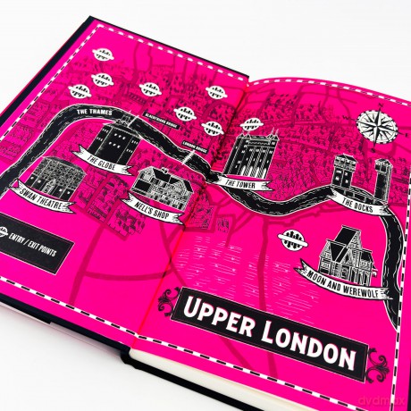 Cursed Under London: The unputdownable first novel in a new Elizabethan romantasy series - Crouch Hutchinson [KSIĄŻKA]