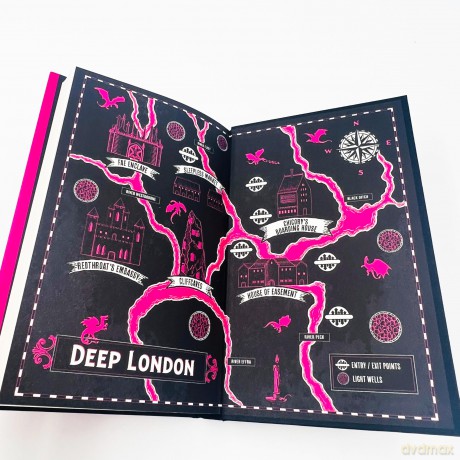 Cursed Under London: The unputdownable first novel in a new Elizabethan romantasy series - Crouch Hutchinson [KSIĄŻKA]