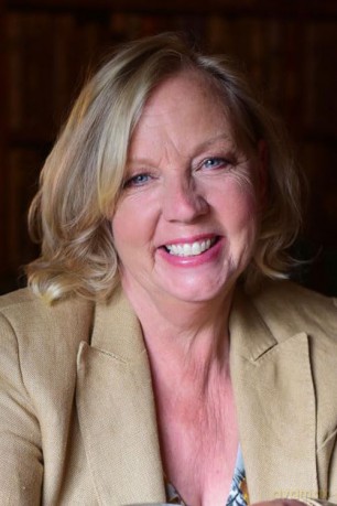 Deborah Meaden Talks Money: An unmissable, new non-fiction book about money and finance for young people for 2024 - Deborah Meaden [KSIĄŻKA]