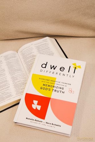 Dwell Differently: Overcome Negative Thinking with the Simple Practice of Memorizing God's Truth - Natalie, And Abbott [KSIĄŻKA]