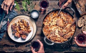 Essentials of French Cuisine: Over 80 Simple and Timeless Recipes to Cook at Home - Laurent Mariotte [KSIĄŻKA]