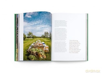 Estate Life: Living and Entertaining at Daylesford: Organic Lifestyle in the Cotswolds - Carole Bamford Mart [KSIĄŻKA]