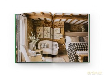 Estate Life: Living and Entertaining at Daylesford: Organic Lifestyle in the Cotswolds - Carole Bamford Mart [KSIĄŻKA]