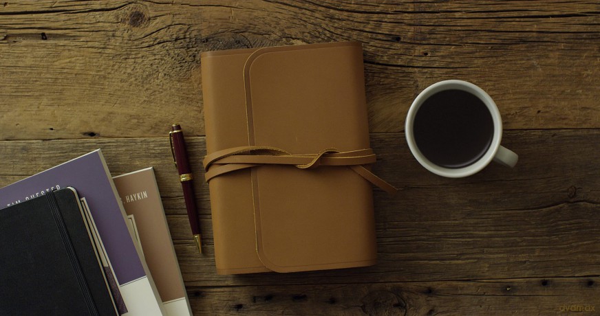 ESV Student Study Bible (Natural Leather, Brown, Flap with Strap): English Standard Version, Brown, Flap With Strap, Student Study Bible [KSIĄŻKA]