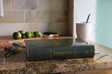 ESV, Thompson Chain-Reference Bible, Hardcover, Green, Red Letter: English Standard Version, Green, Thompson Chain-reference, Red Letter - Thompson Dr. Frank [KSIĄŻKA]