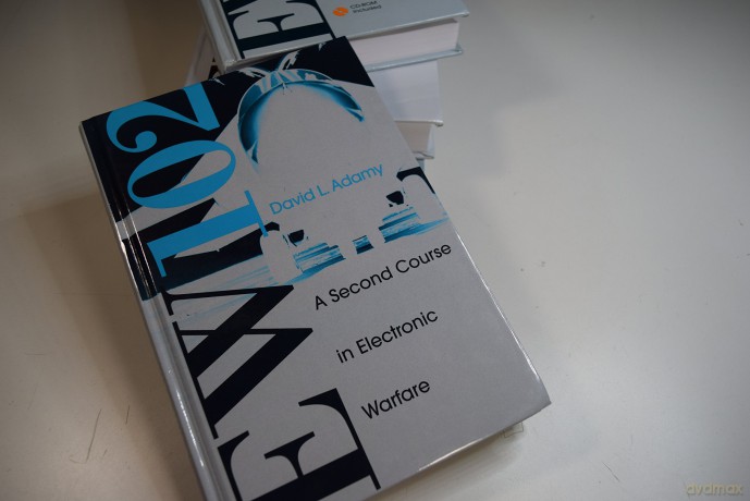 EW 102: A Second Course in Electronic Warfare (Artech House Radar Library (Hardcover)) - David L Adamy [KSIĄŻKA]