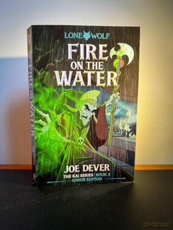 Fire on the Water: Lone Wolf Junior Edition 2: Lone Wolf #2 - Joe Dever [KSIĄŻKA]