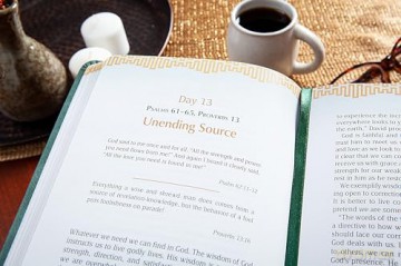 Five Psalms and a Proverb: A 31-Day Devotional (The Passion Translation Devotionals) - Brian Simmons [KSIĄŻKA]