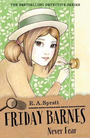Friday Barnes 8: Never Fear: Volume 8 - R.A. Spratt [KSIĄŻKA]