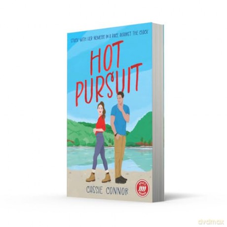 HOT PURSUIT: An enemies-to-lovers, sexy romcom for fans of Tessa Bailey and Hannah Grace - Cassie Connor [KSIĄŻKA]