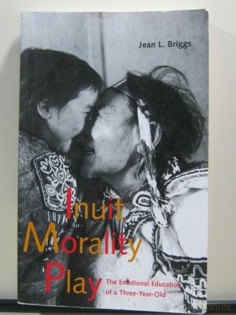 Inuit Morality Play - The Emotional Education of a Three-Year Old - Jean L. Briggs [KSIĄŻKA]