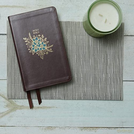 KJV Holy Bible: Personal Size Giant Print with 43,000 Cross References, Deluxe Burgundy Leathersoft, Red Letter, Comfort Print (Thumb Indexed): King James Version: Holy Bible, King James Version [KSIĄŻKA]