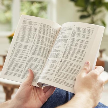 KJV Large Print Outreach New Testament Bible, Cross Softcover, Comfort Print: King James Version Outreach New Testament, Comfort Print [KSIĄŻKA]