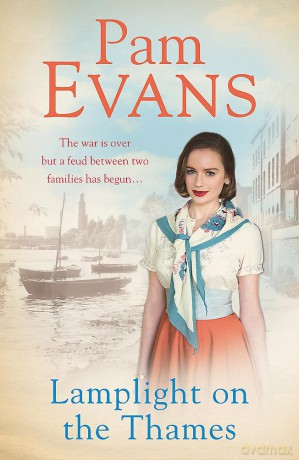 Lamplight on the Thames: The war is over but a feud between two families has begun... - Pamela Evans [KSIĄŻKA]