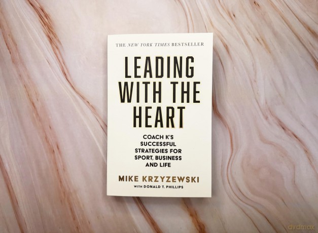 Leading with the Heart: Coach K's Successful Strategies for Sport, Business and Life - Krzyzewski Mike [KSIĄŻKA]