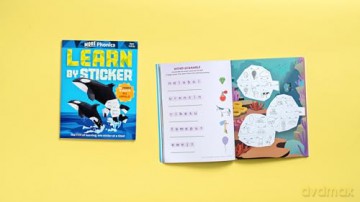 Learn by Sticker: More Phonics: Use Phonics to Create 10 Sea Animals!: 3 [KSIĄŻKA]