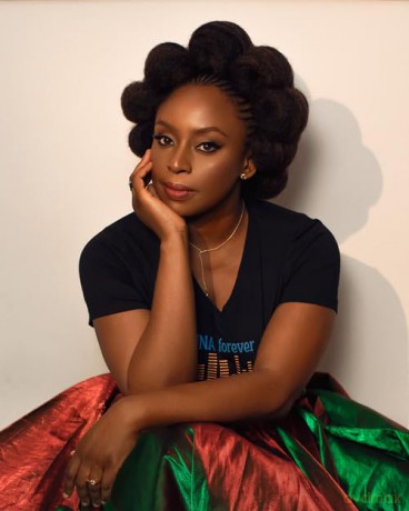 Mama's Sleeping Scarf: This incredible new illustrated children's picture book about family, love and the mother-daughter relationship comes from award-winning Chimamanda Ngozi Adichie - C Ngozi Adichie [KSIĄŻKA]