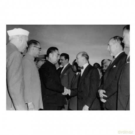 Nehru's First Recruits: The Diplomats Who Built Independent India's Foreign Policy - Kallo Bhattacherjee [KSIĄŻKA]