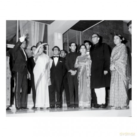 Nehru's First Recruits: The Diplomats Who Built Independent India's Foreign Policy - Kallo Bhattacherjee [KSIĄŻKA]
