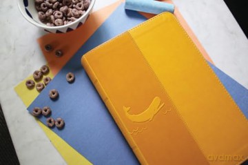 NIrV, The Illustrated Holy Bible for Kids, Leathersoft, Yellow, Full Color, Comfort Print: Over 750 Images [KSIĄŻKA]