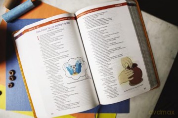 NIrV, The Illustrated Holy Bible for Kids, Leathersoft, Yellow, Full Color, Comfort Print: Over 750 Images [KSIĄŻKA]