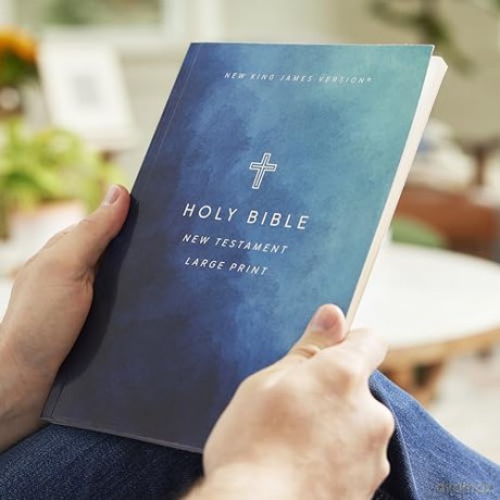 NKJV Large Print Outreach New Testament Bible, Cross Softcover, Comfort Print: New King James Version Outreach New Testament, Comfort Print [KSIĄŻKA]