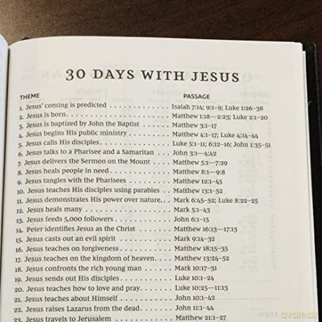 NKJV, Pew Bible, Large Print, Hardcover, Burgundy, Red Letter, Comfort Print: Holy Bible, New King James Version [KSIĄŻKA]