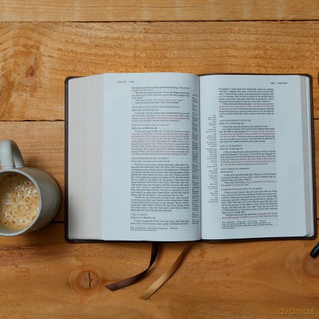 NKJV, Single-Column Wide-Margin Reference Bible, Leathersoft, Brown, Red Letter, Comfort Print: Holy Bible, New King James Version [KSIĄŻKA]