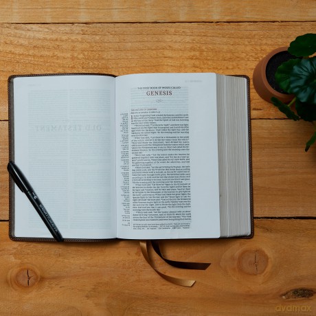 NKJV, Single-Column Wide-Margin Reference Bible, Leathersoft, Brown, Red Letter, Comfort Print: Holy Bible, New King James Version [KSIĄŻKA]